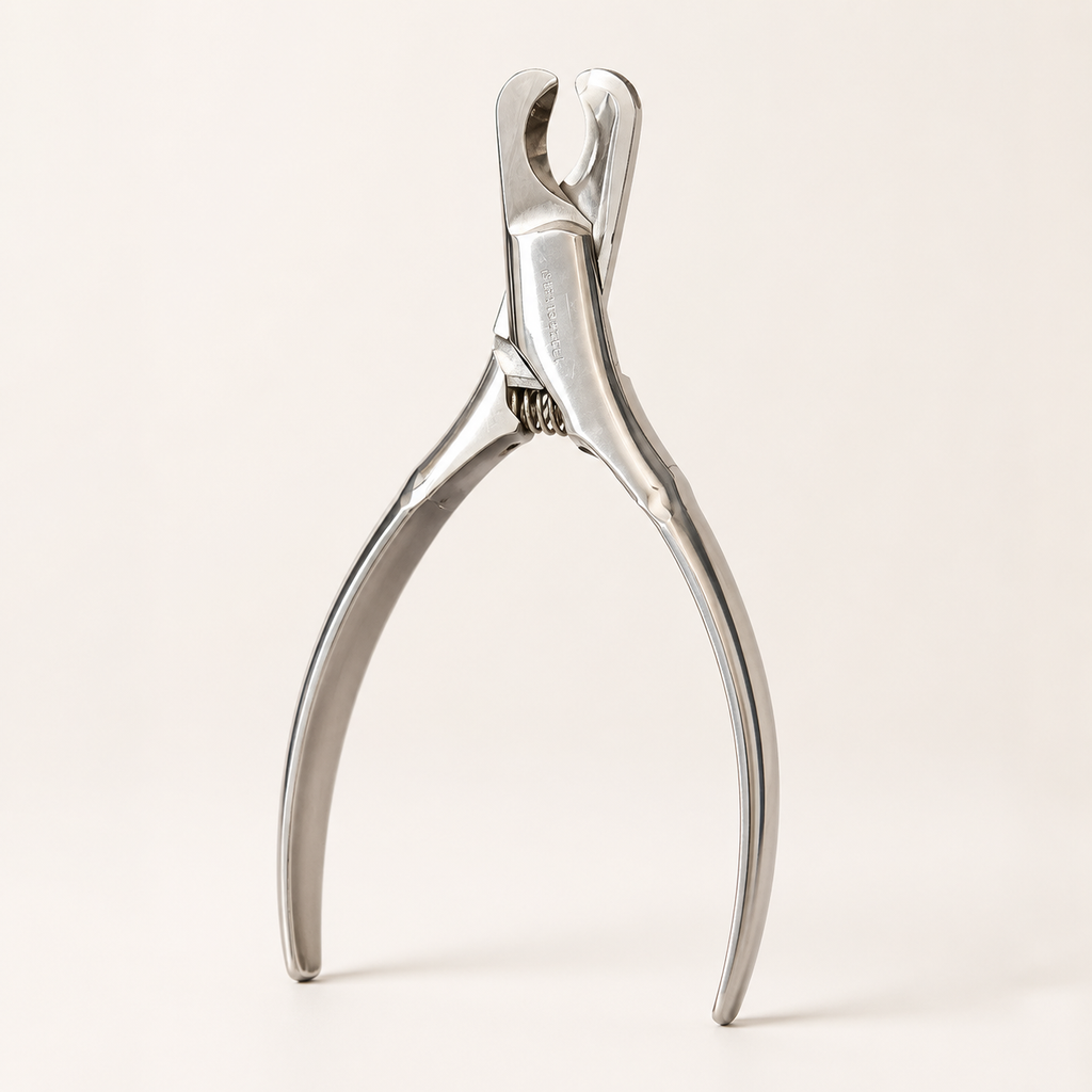 Purrttie stainless steel cat nail clipper on a white background
